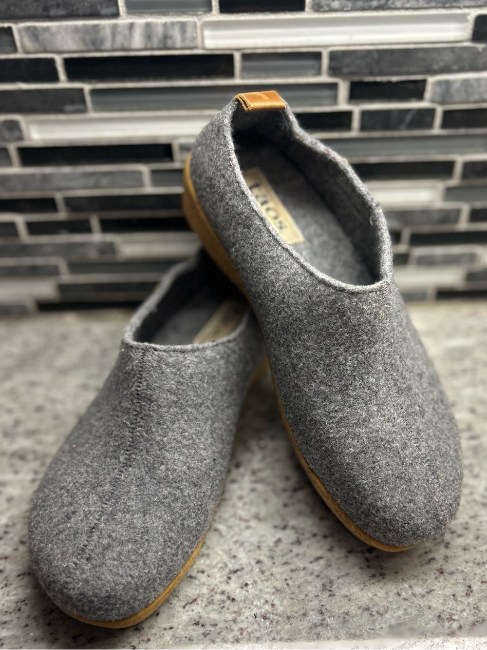 Taos women’s Gray wool Slip-On House Shoes size39=size 8-8.5